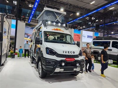Tähe piiritu Iveco VanLife 4x4 maastikusõiduk kaubik